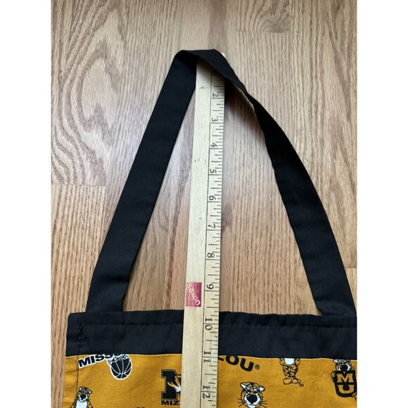 Mizzou BBQ Apron For Tailgating on Game Day with University of Missouri Tigers - Picture 4 of 5